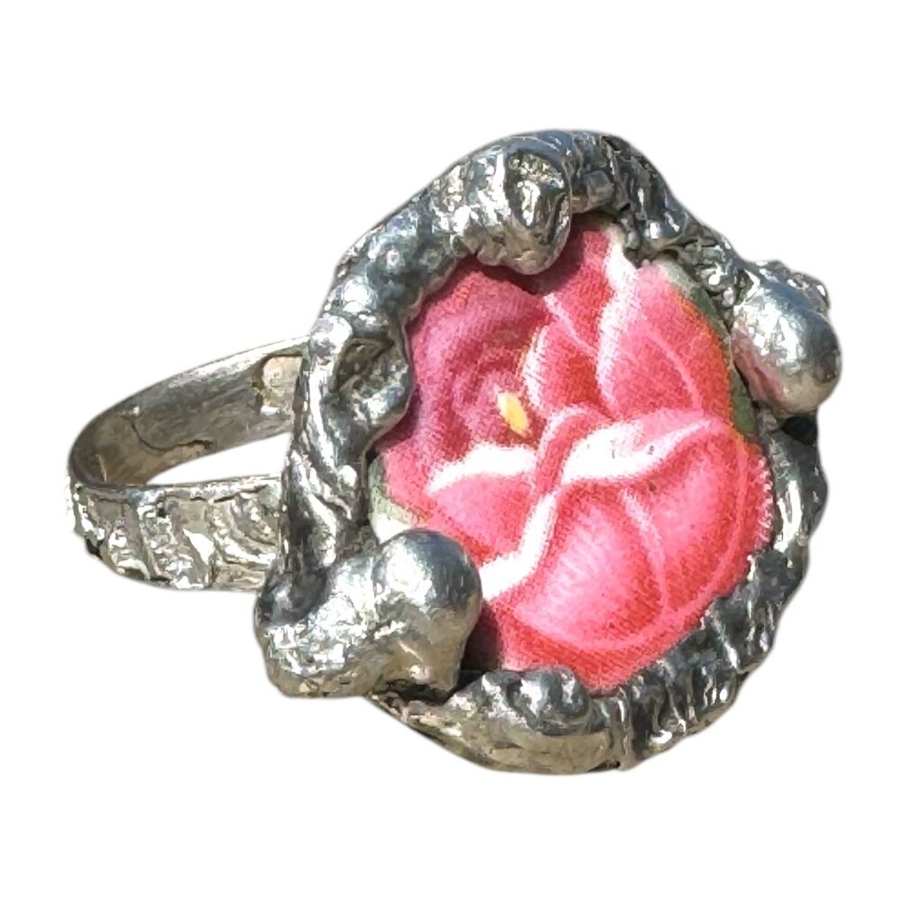 Broken China Ring - Vintage Floral with Silver Spoon Band & Brutalist Metalwork - Picture 7 of 15
